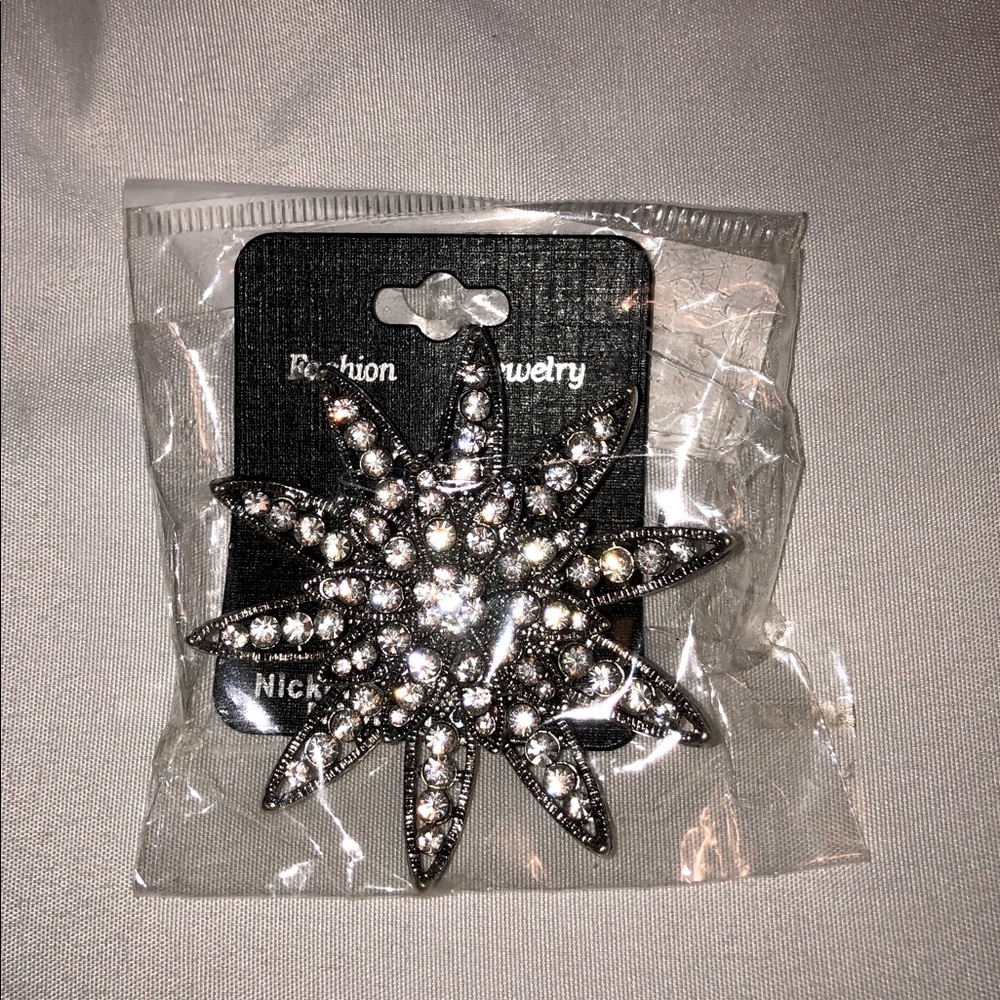 Flower 🌸 Brooch